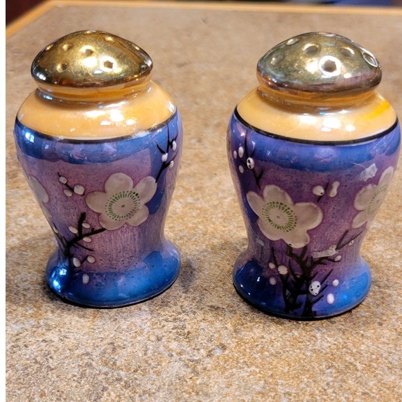 Vintage Hand Painted Ceramic Salt Pepper Shakers Made in Japan Floral Design - Picture 4 of 8